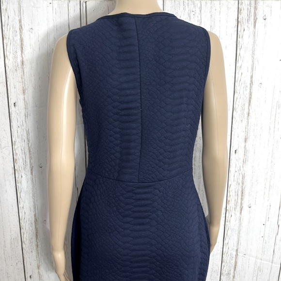 NWT ASOS MATERNITY Navy Quilted Sheath Dress Sleeveless Faux Wrap Size 6 - Picture 5 of 11